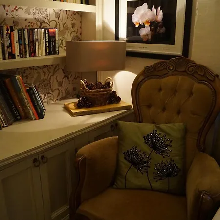 Claxton Hall Bed & Breakfast 4*