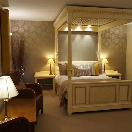 Claxton Hall Bed & Breakfast 4*