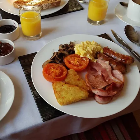 Claxton Hall Bed & Breakfast 4*